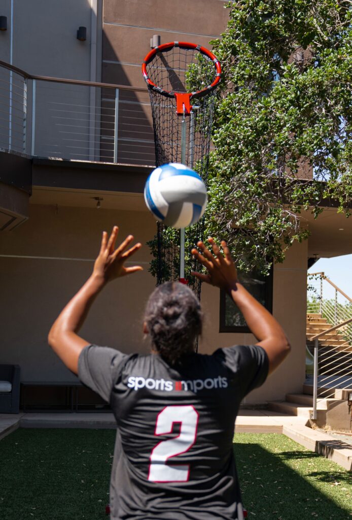 Kami Miner Setting in the Volleyball Setting Hoop
